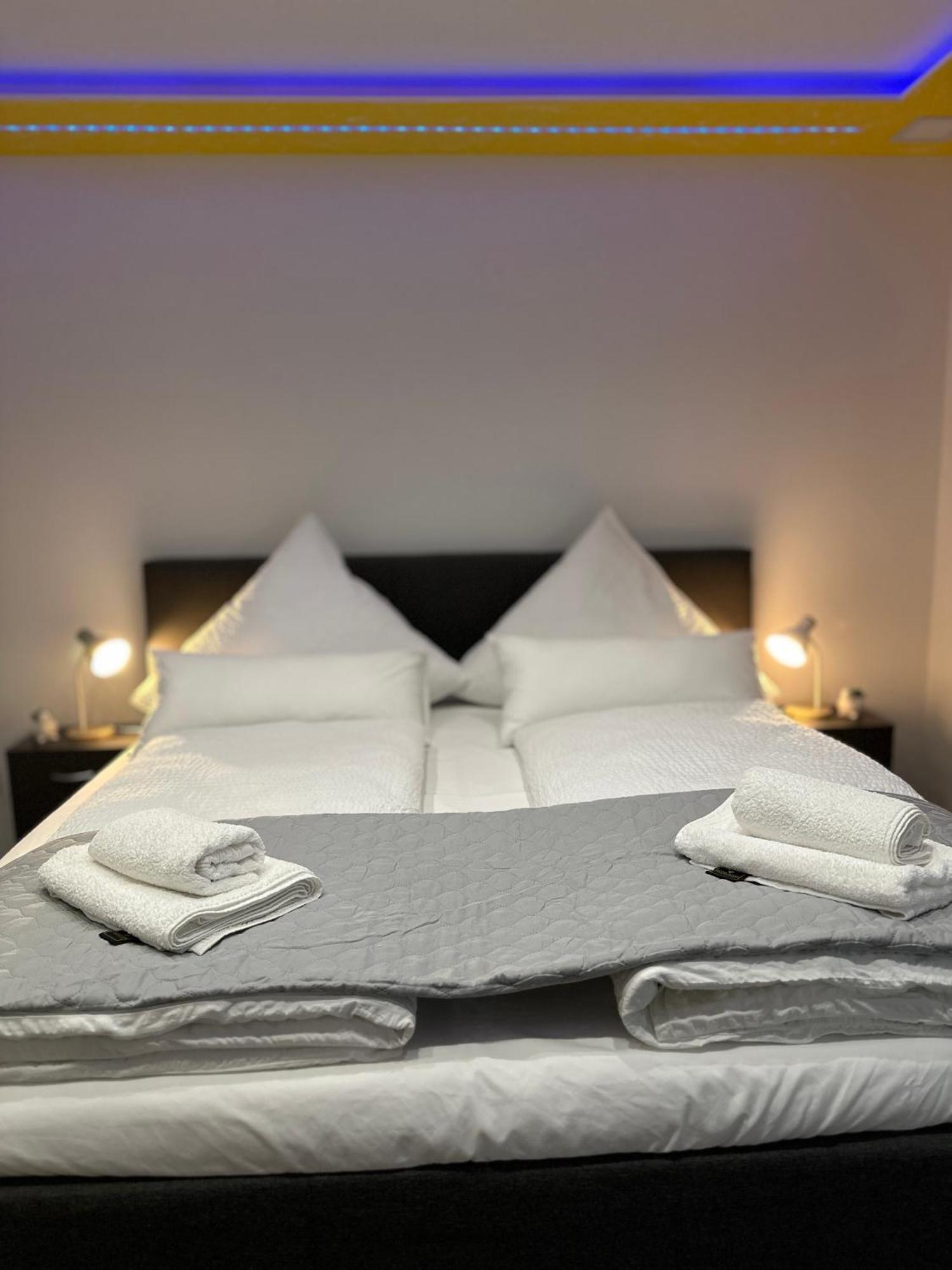 Modern Apartments Neuburg P - Top - 2 Zimmer, Komfort, Balkon, Wi-Fi, Smart Tv, Grosse Dusche, Kueche Нойбург ан дер Донау Екстериор снимка