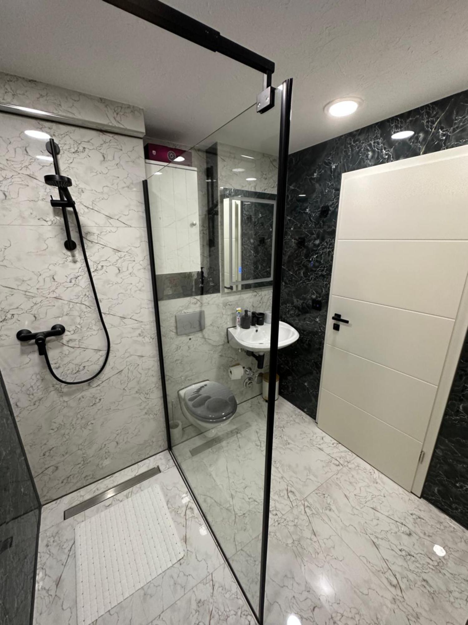 Modern Apartments Neuburg P - Top - 2 Zimmer, Komfort, Balkon, Wi-Fi, Smart Tv, Grosse Dusche, Kueche Нойбург ан дер Донау Екстериор снимка