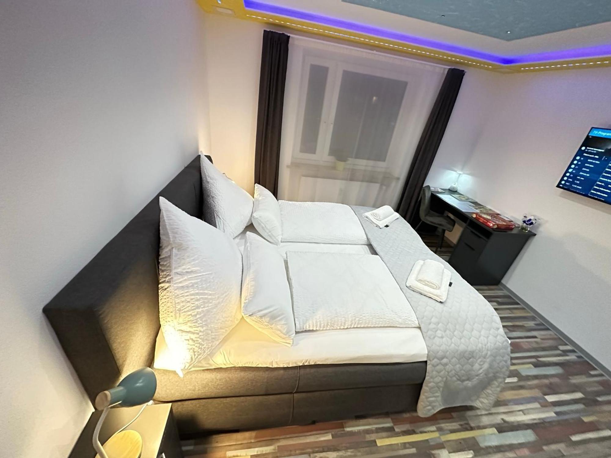 Modern Apartments Neuburg P - Top - 2 Zimmer, Komfort, Balkon, Wi-Fi, Smart Tv, Grosse Dusche, Kueche Нойбург ан дер Донау Екстериор снимка